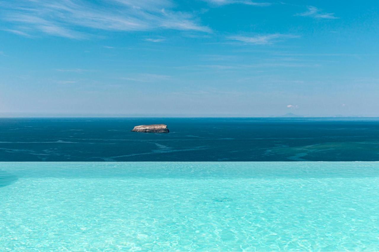 Grand View - Megalochori Santorini 3*